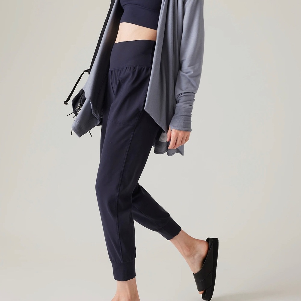 Athleta Salutation Jogger NWT - Picture 2 of 16